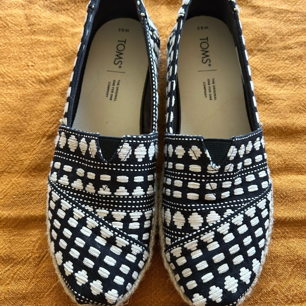 TOMS Women's Black and White Espadrilles